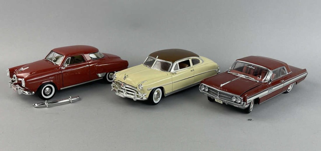 Vintage China 1/18 Scale Die Cast Cars (1 of 3)