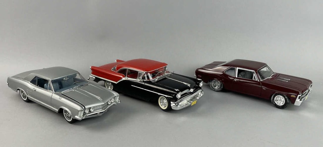 Vintage China Thailand 1/18 Scale Die Cast Cars (1 of 3)