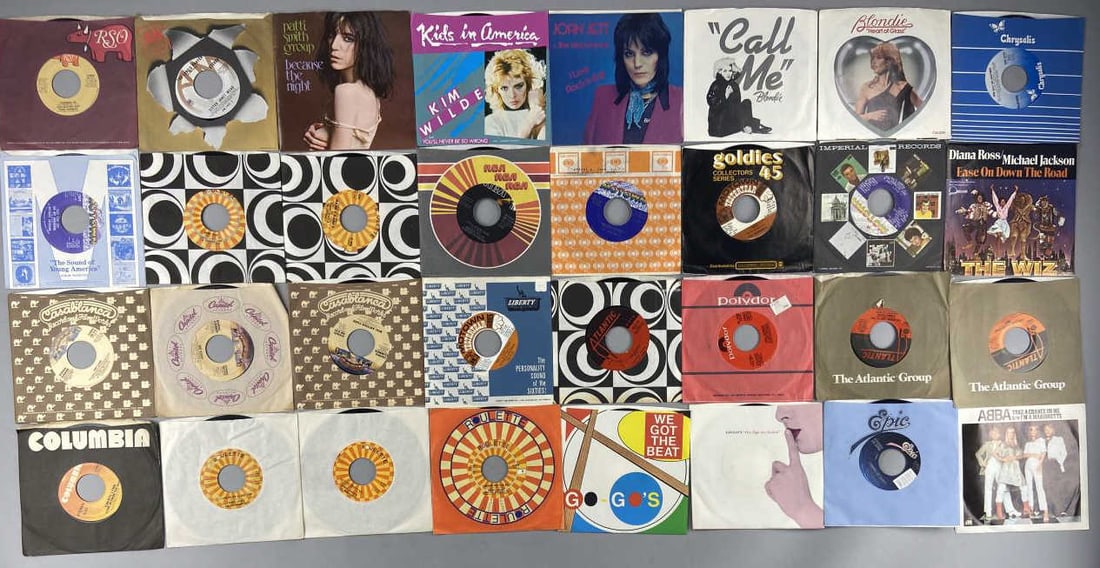 32 Vinyl Singles Abba, Blondie, Go-Gos, Joan Jett (1 of 10)