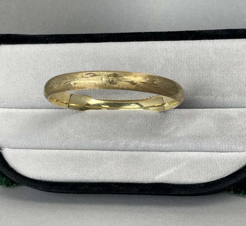 14KYG Diamond Cut Brushed Hinged Bangle Bracelet (1 of 5)