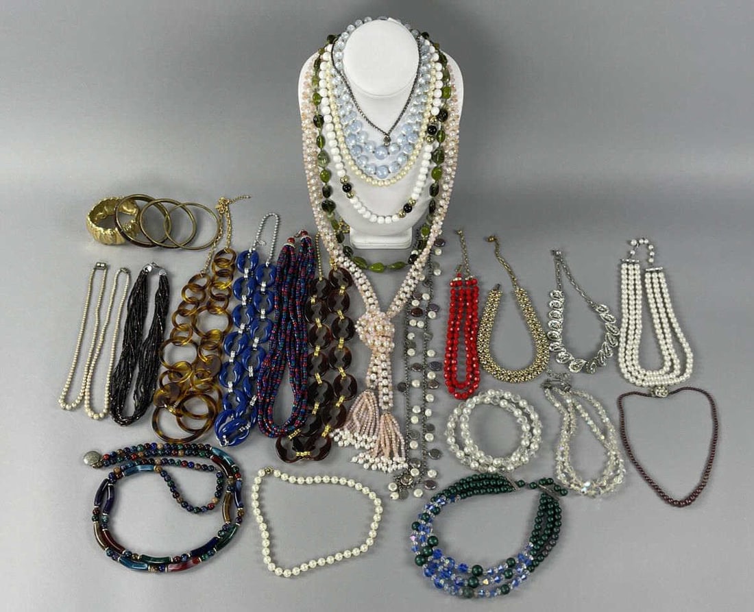 Costume Jewelry Necklaces and Bangles: Longest necklace is 36'' +. Shortest is 14''.Lariat style necklce, Kenneth Lane, Robert Verdi, Richelieu, 1928.....