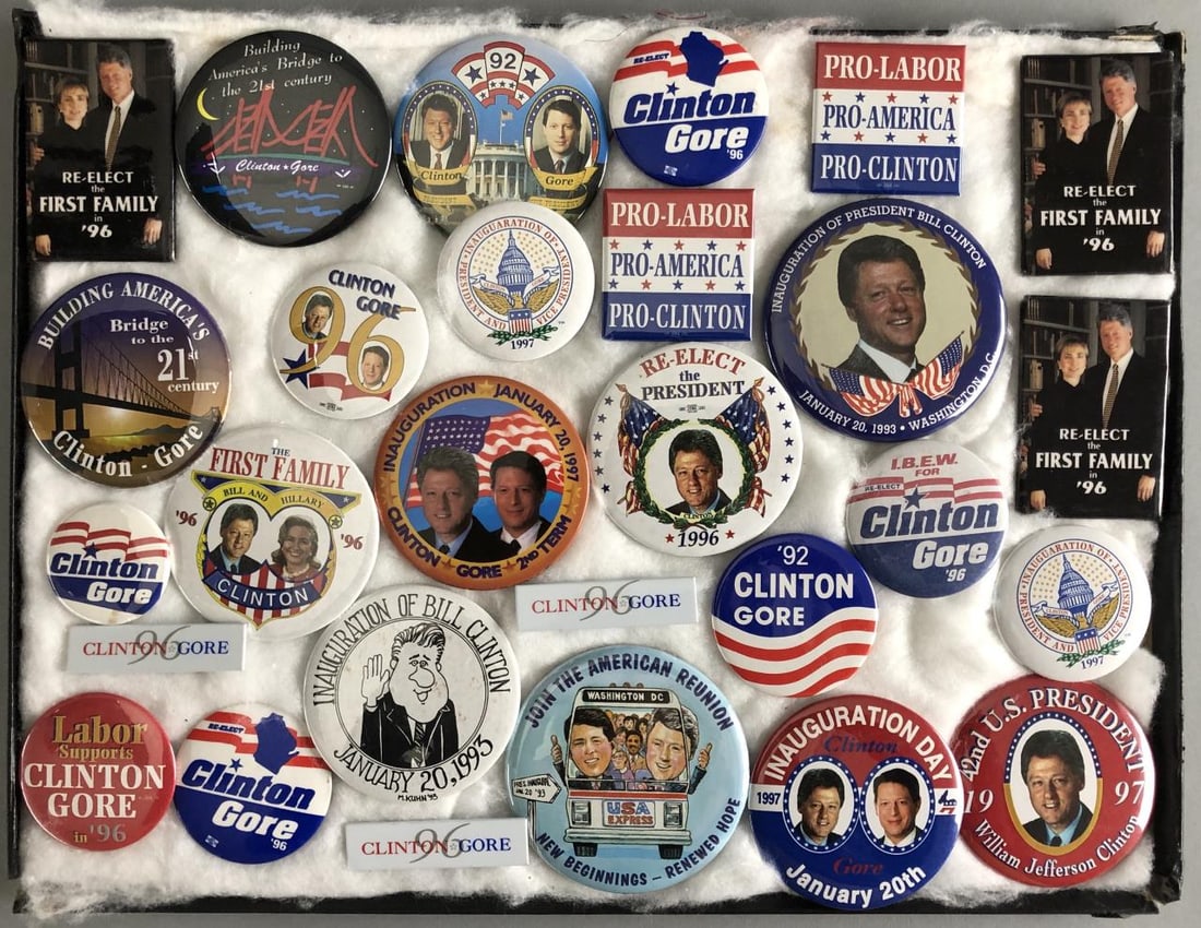 Vintage Political Buttons/Pins In Case (1 of 5)