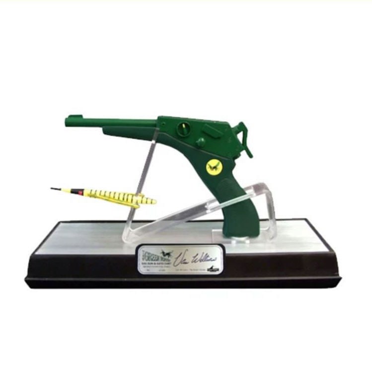 Green Hornet Gas Gun & Kato Dart Signature Edition: Factory Entertainment Item No. 408038. Still in original shipping box, no 120 of 250. Green Hornet Metal Pin circa 1966, Green Hornet Adventure Club Pin circa 1941, 4'' Official Green Hornet Agent but