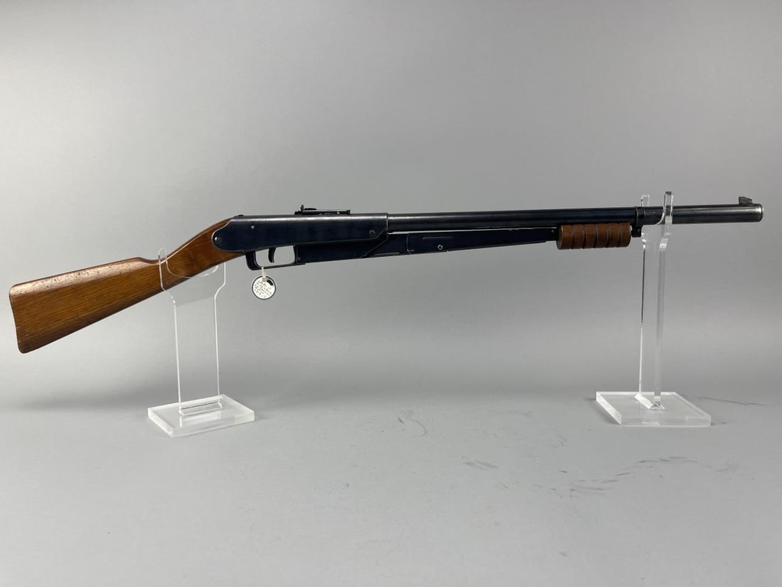 Antique Circa 1917-1919 Daisy No.25 BB Rifle: Plymouth, MI, Daisy No 25 patents pending, 5 groove, short throw, pump action bb gun. Penny size screw for take down screw, large rear sight, straight stock, squared off trigger guard, patch claw, no 