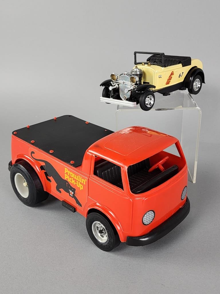 Scale Models & Hawk Model Gas Engine Model Cars (1 of 8)