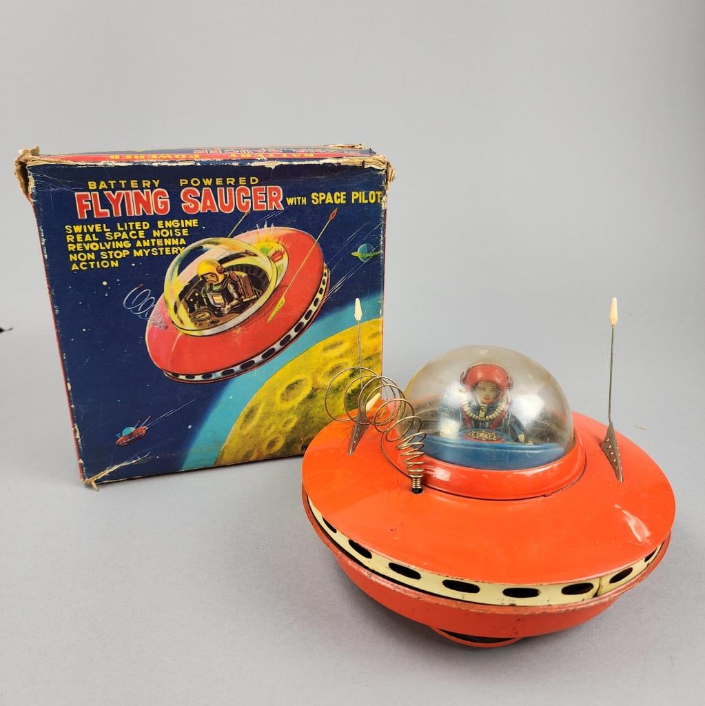 KO Japan Flying Saucer with Space Pilot (1 of 8)