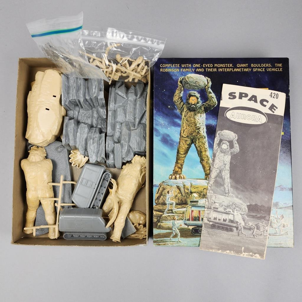 Aurora Lost in Space All Plastic Assembly Kit (1 of 7)