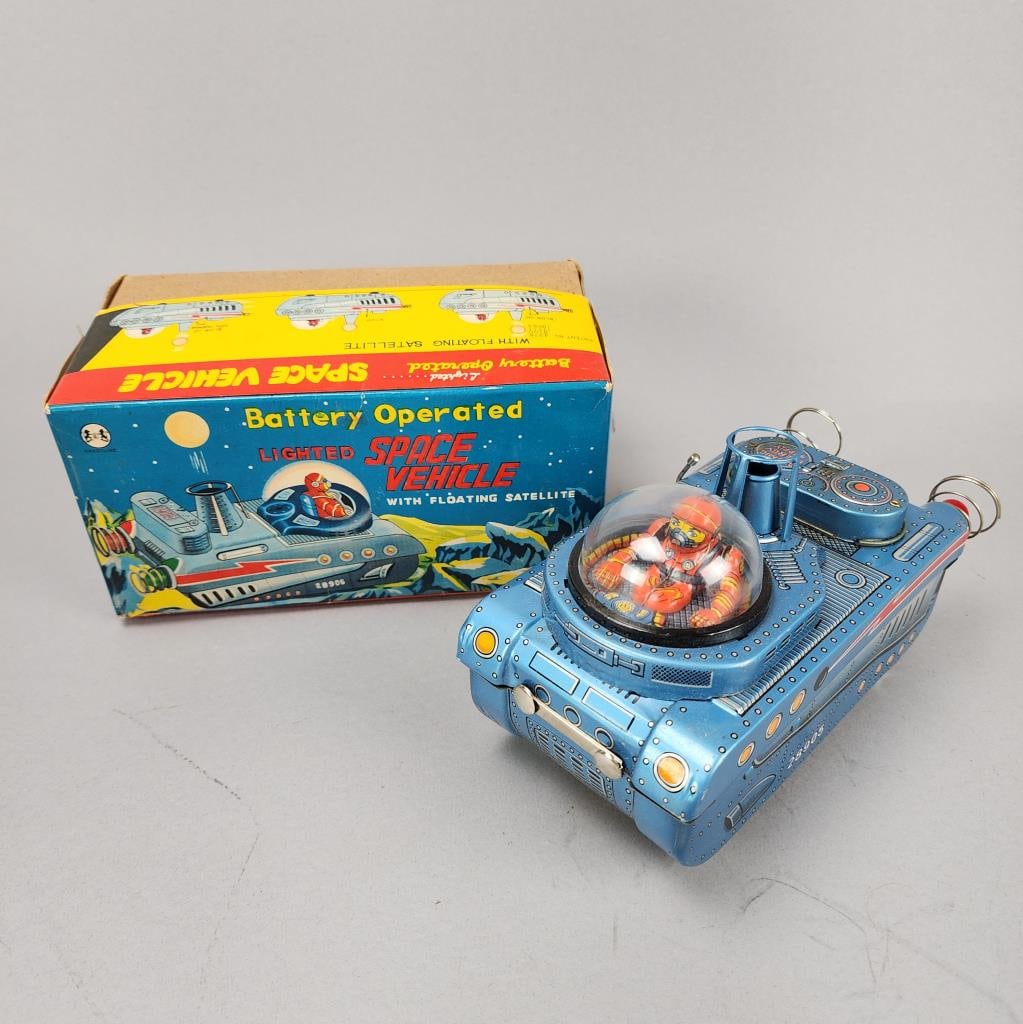 MT Japan Battery Operated Space Vehicle in Box (1 of 11)