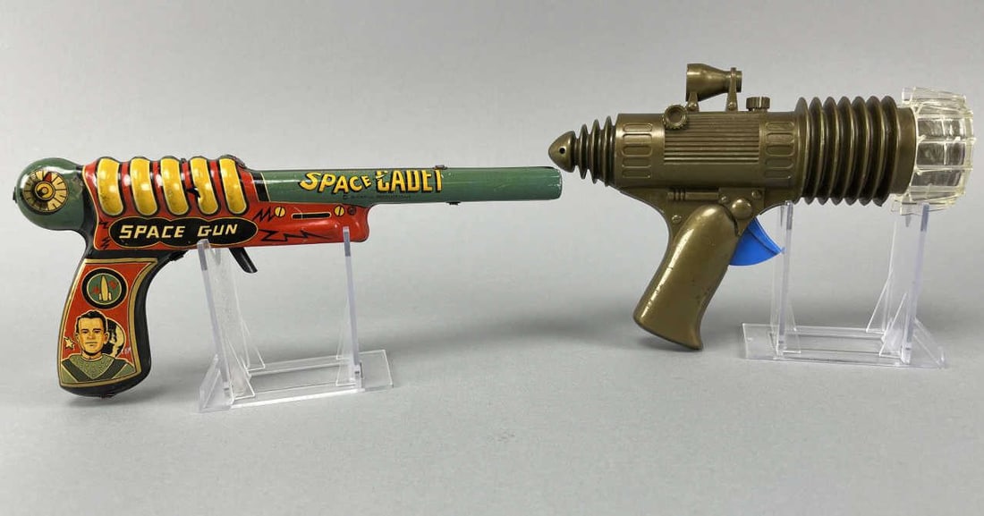 Marx Tom Corbett Space Cadet Space Guns: MArx battery operated Super Beam Signal Ray and Marx tin litho clicker space gun.