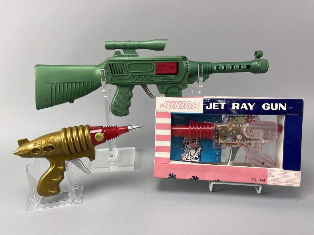3 Hong Kong Friction Plastic Ray Guns: H.Y. No 516 Razer Ray Gun, green.Space Pilot X Ray Gun, gold and red plastic.Junior Jet Ray Gun no. 566, factory sealed.