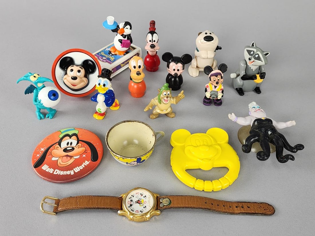 Walt Disney Plastic Toys, Chein Cup, Watch (1 of 5)