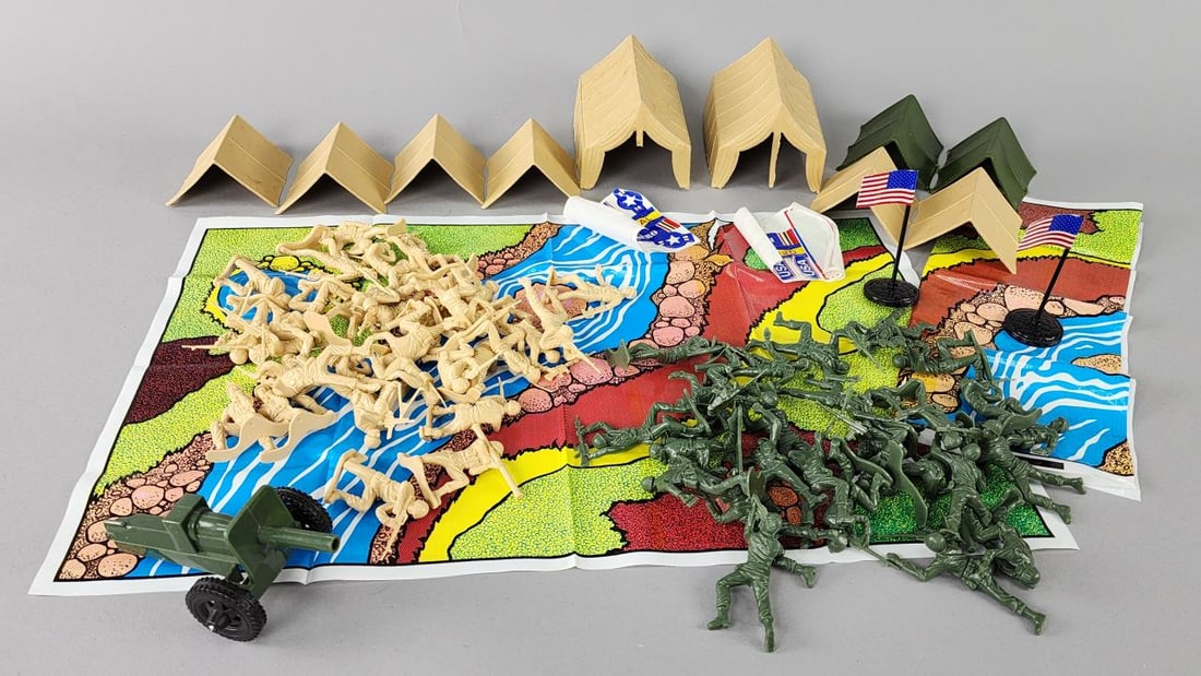 60 +/- Vintage Plastic Army Men with Tents (1 of 4)