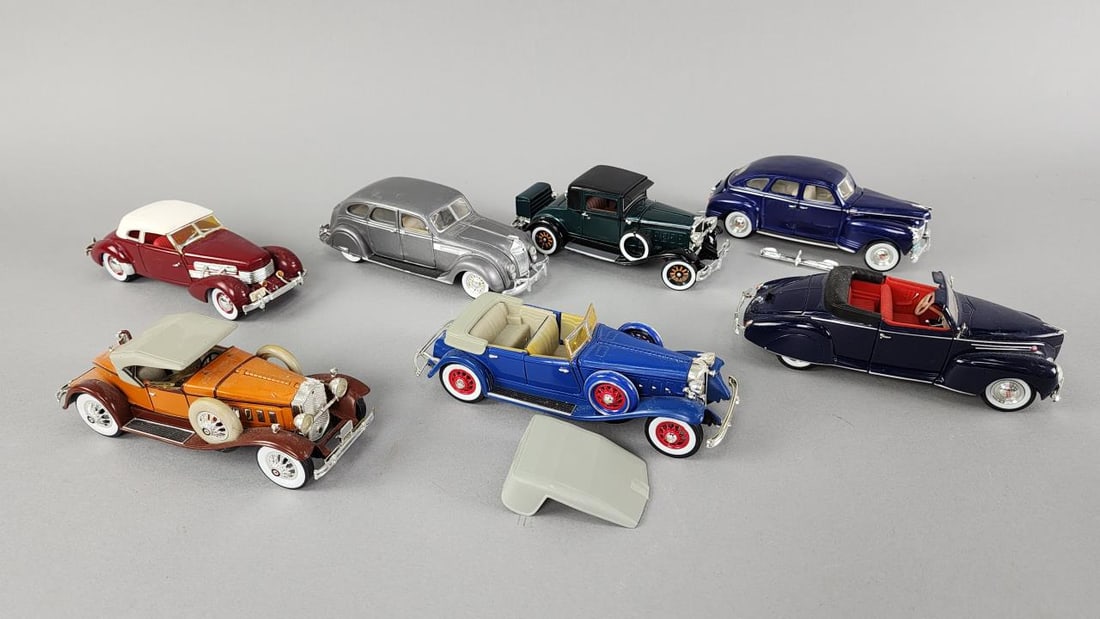 Vintage Signature Model Die Cast Cars (1 of 5)