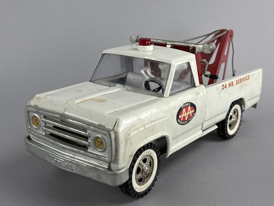 Tonka AA Wrecker Truck: Appx 14.5'' x 5.5'' x 6.5''