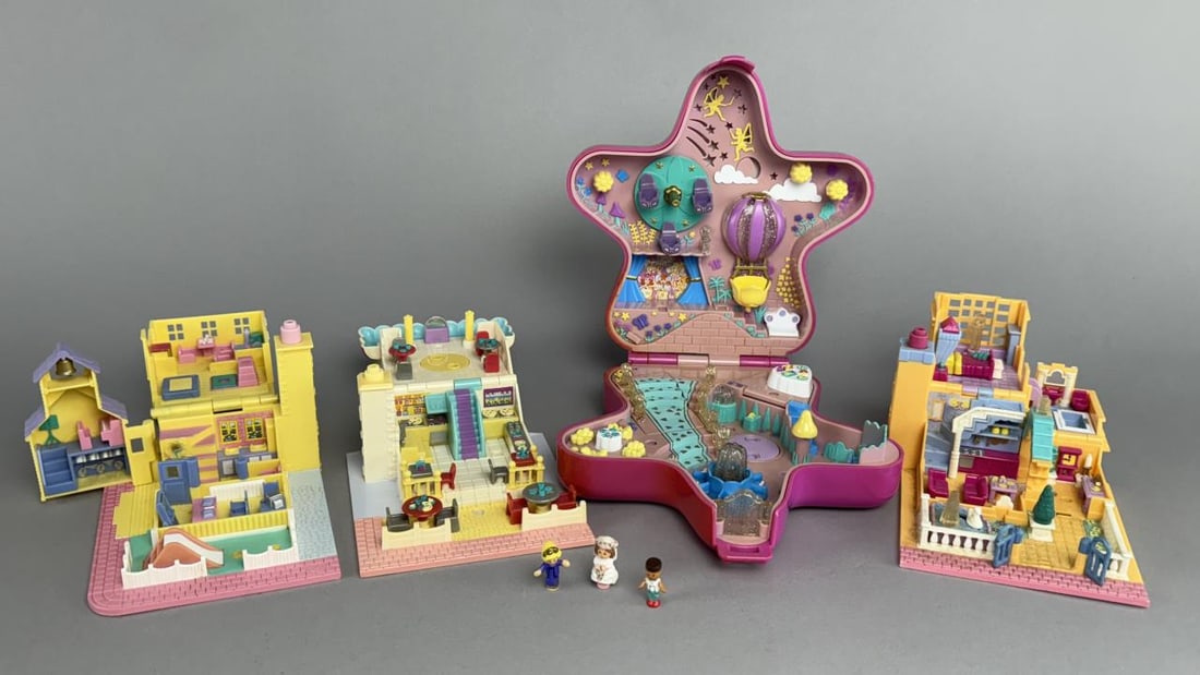 Bluebird Polly Pocket Pizzeria, Schoolhouse, Villa (1 of 7)