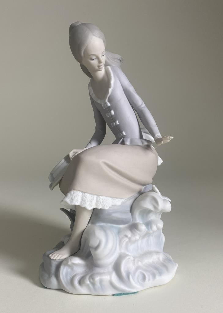 "At the Seaside" Lladro Porcelain Figurine 4918: Lladro of Spain porcelain figurine titled "At the Seaside". It is in the matte bisque finish. Height 9".