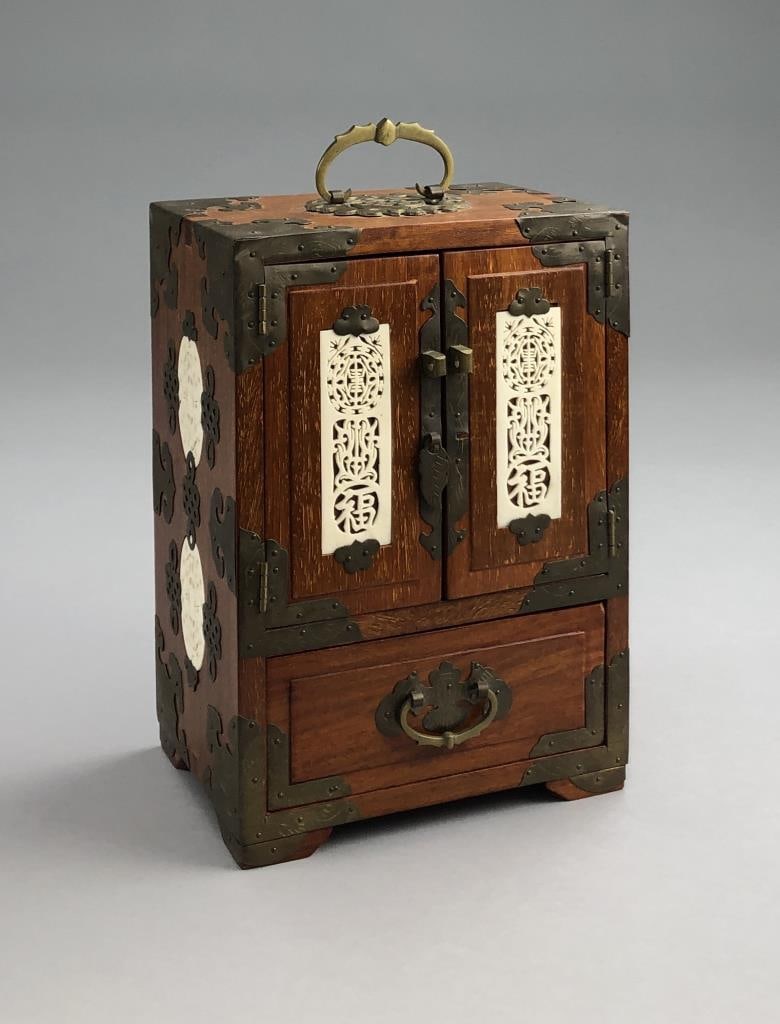 Chinese Jewelry Box Silk Lined (1 of 20)