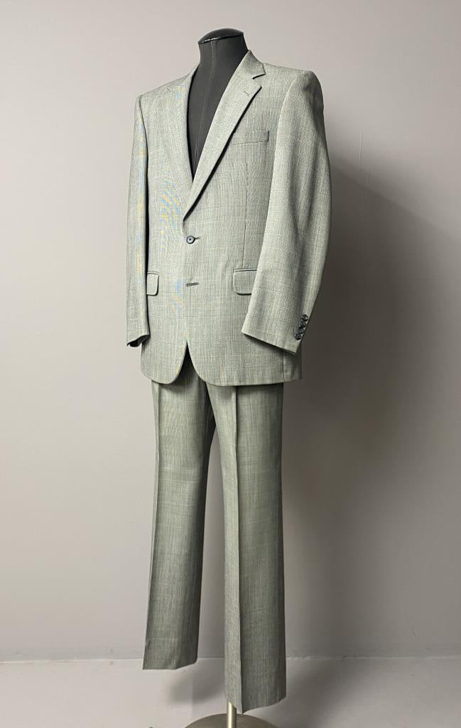 Burberrys' Mens Vintage Grey with Red Check Suit (1 of 12)
