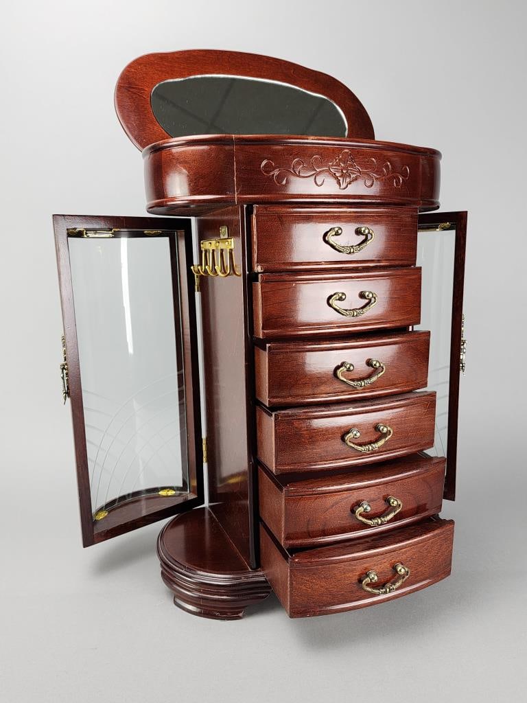 Hives & Honey Patricia Etched Glass Jewelry Box (1 of 4)