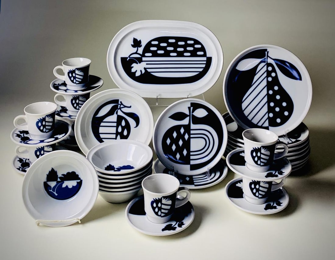 Noritake "Fruitful" Modernist China Service: A midcentury modern stoneware dish service, "Fruitful" Primastone, made in Japan by Noritake. It was produced from 1973-1978. Includes (8) 10-1/2" dinner plates, (1) 14-3/8" oval platter, (1) 8-3/4" b