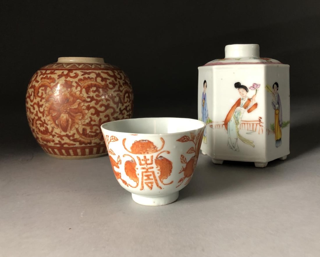 Chinese Tea Caddies and Tea Cup: Chinese porcelain and pottery pieces all with hand painted decoration, a hexagonal Famille Rose tea caddy without lid, a bulbous tea caddy with allite red floral and arabesque motifs without lid, and