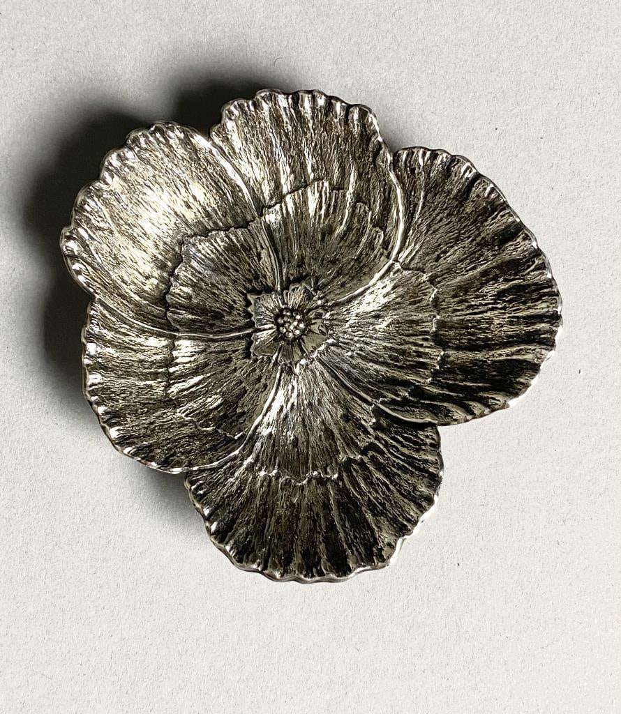 Buccellati Sterling Silver Pansy Dish 3-1/2": Gianmaria Buccellati Italian solid sterling Pansy bowl, 36 grams silver, 3-1/2" dia., marked with 925, Italian silver hallmark, and maker's signature.