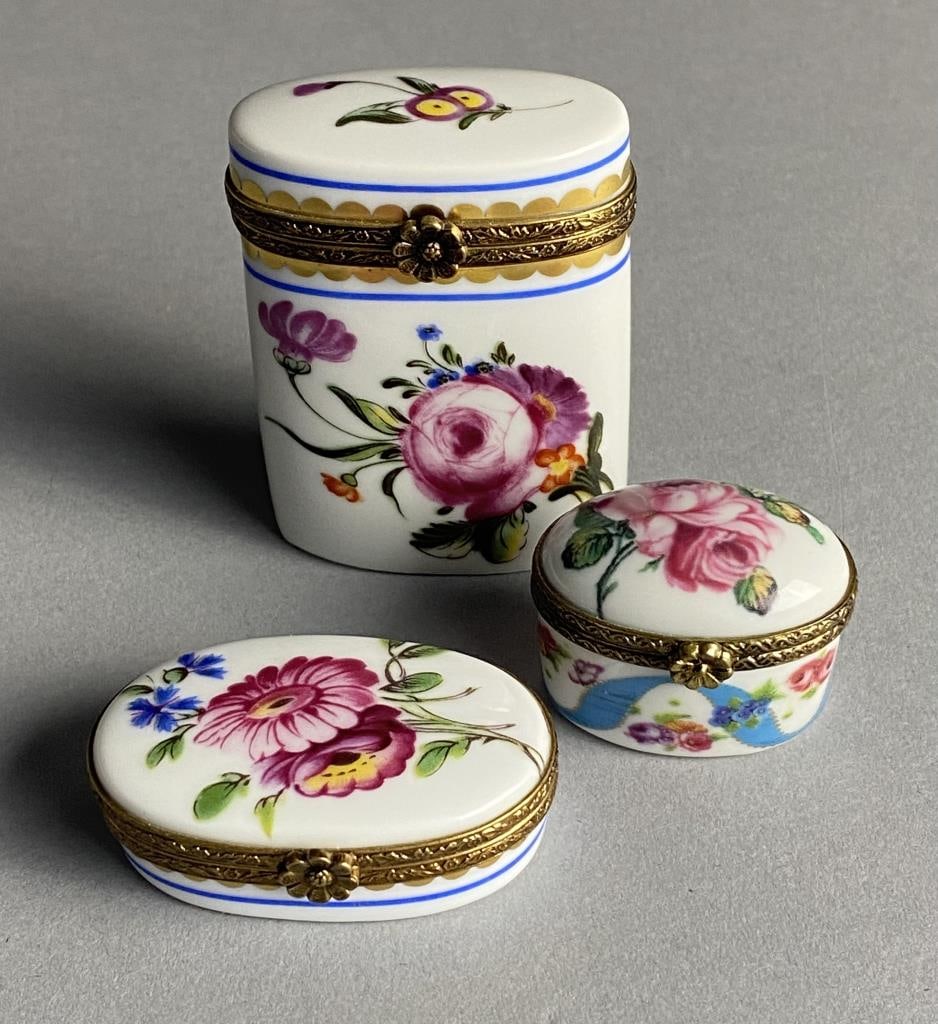 3 Ancienne Manufacture Royale Limges Pill Boxes: Ancienne Manufacture Royale Limoge France hinged trinket, pill, or snuff boxes, one 2" L x 7/8" W x 2-1/2" H, one 2" L x 1-3/8" W x 5/8" H, and one 1-1/2" L x 1-1/8" W x 1" H with similar floral patte
