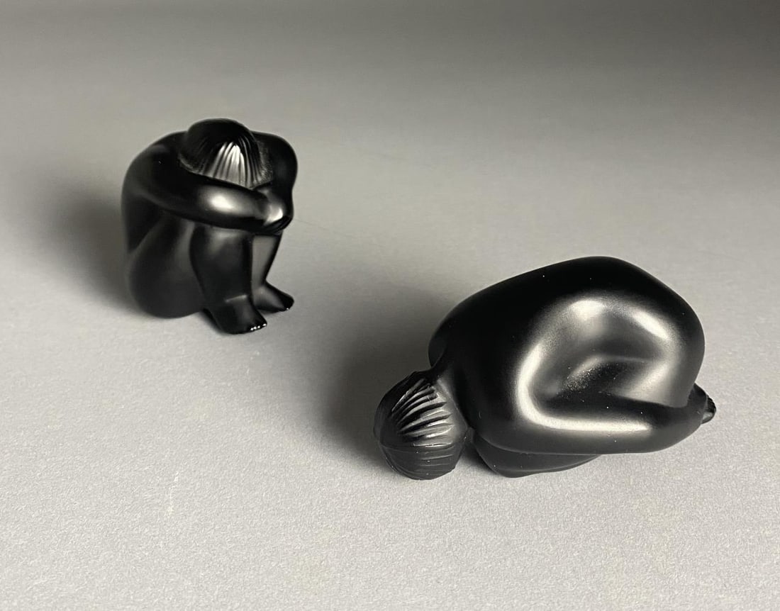 2 Lalique Nu Assis French Noir Crystal Figures (1 of 5)