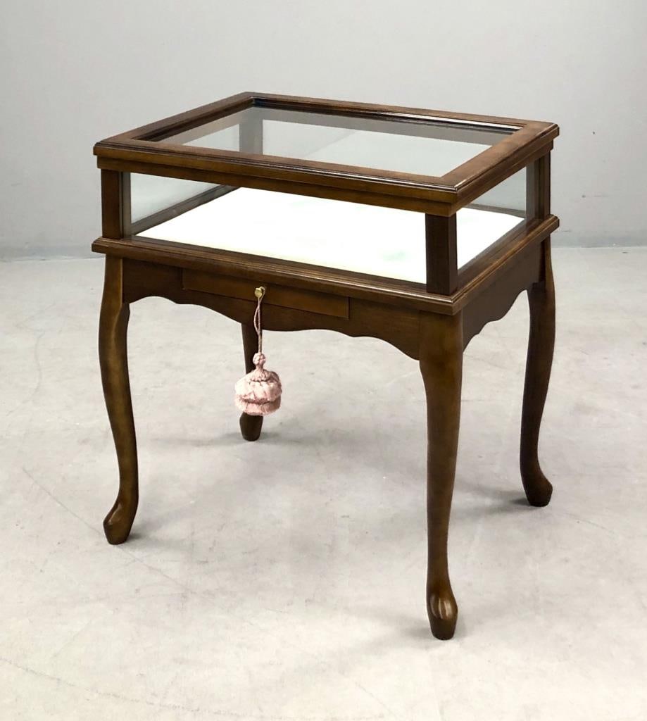 Queen Anne Style Curio Cabinet End Table (1 of 6)