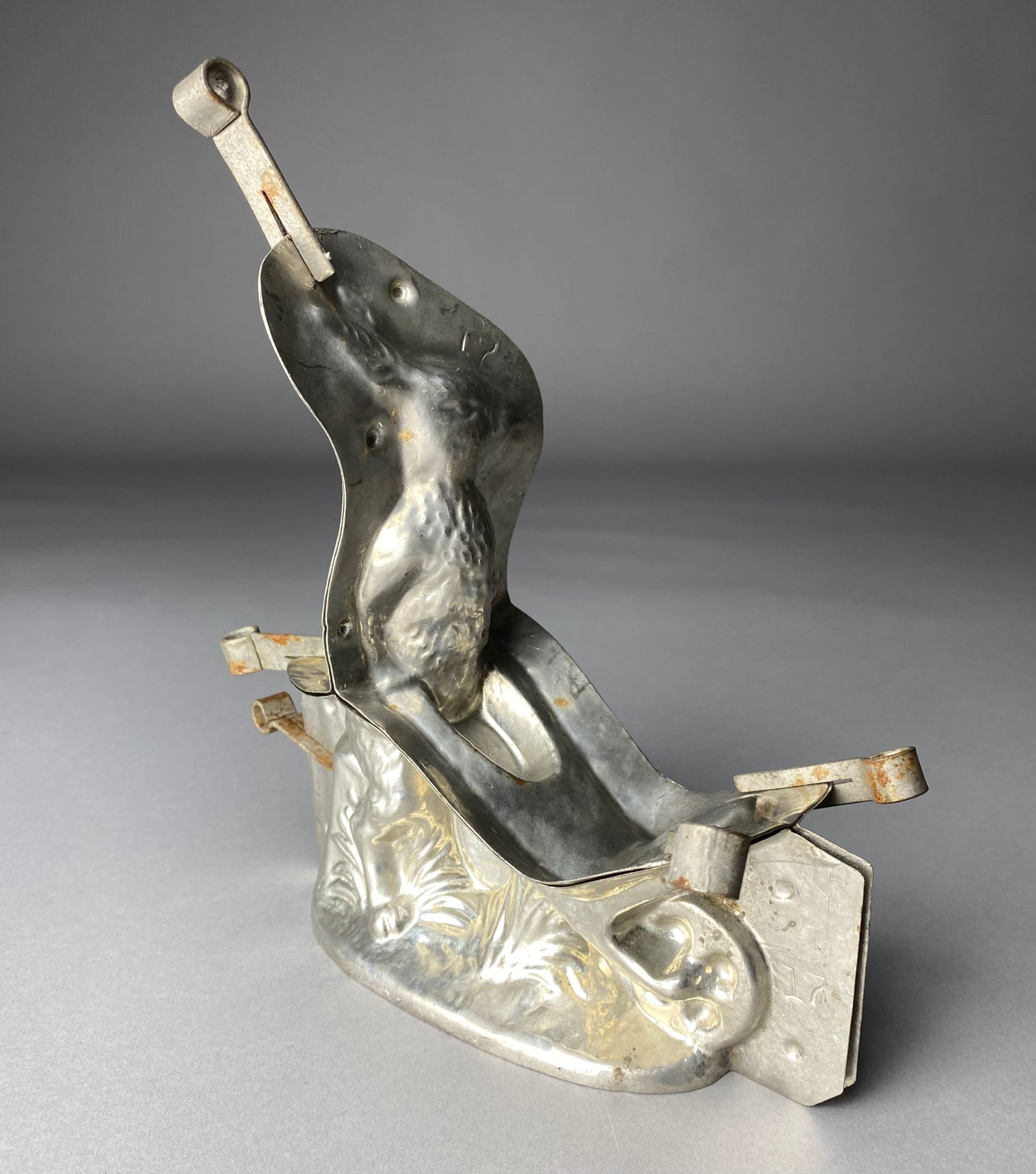 Tin Chocolate Mold Bunny Pushing Wheelbarrow (1 of 9)