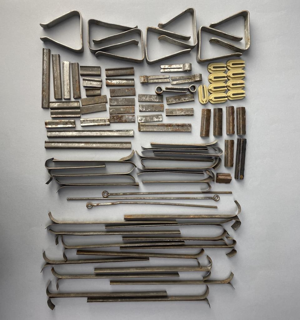 80 Clips for Chocolate Molds and 3 Hinge Pins (1 of 7)