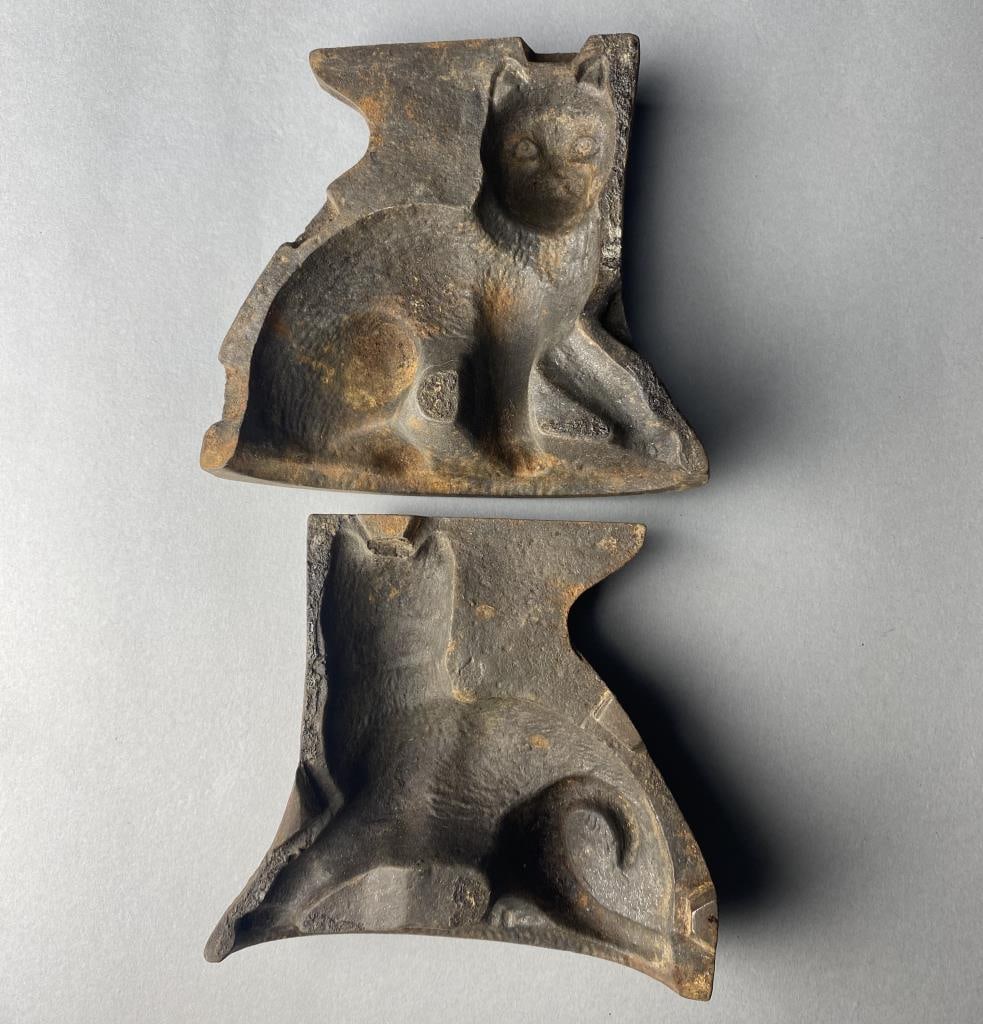 Antique Cast Iron Clear Toy Candy Mold of a Cat (1 of 6)