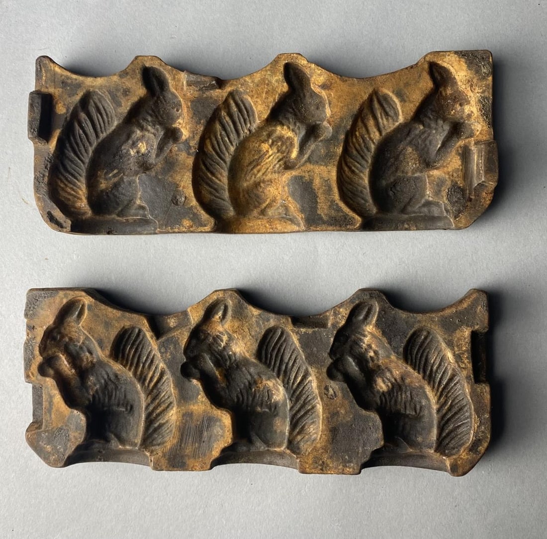 Antique Cast Iron Hard Candy Mold of 3 Squirrels (1 of 5)