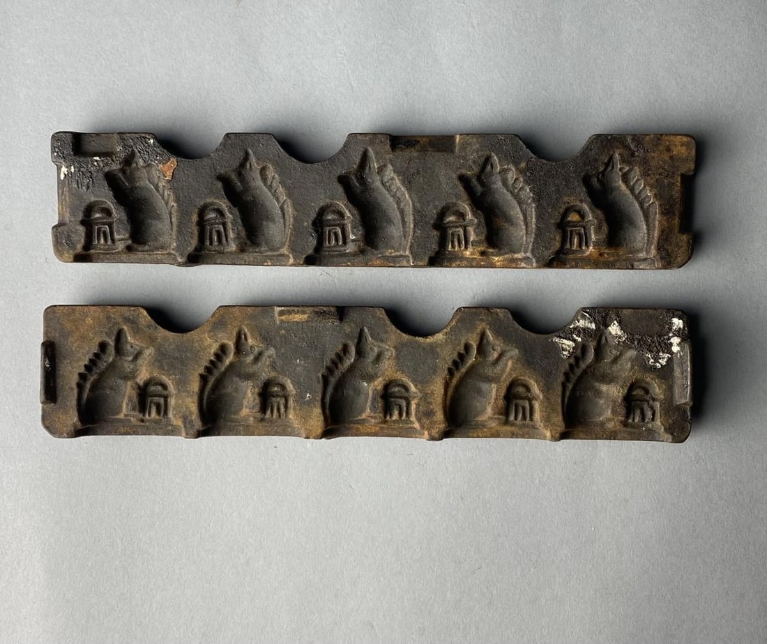Antique Cast Iron Hard Candy Mold of 5 Squirrels (1 of 5)