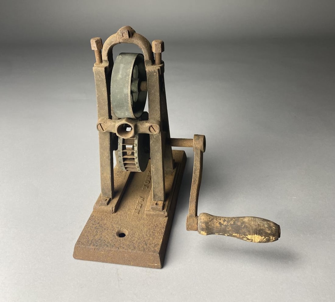 Antique Table Top Hand Crank Candy Cutter (1 of 9)