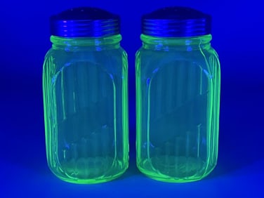 Anchor Hocking Vaseline Salt & Pepper Shakers