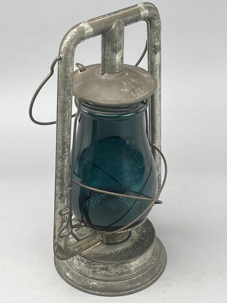 Dietz Monarch Lantern Blue-Green Globe (1 of 4)