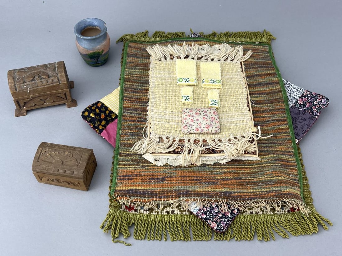 Vintage Rugs, Linens, Trunks And Crock (1 of 12)