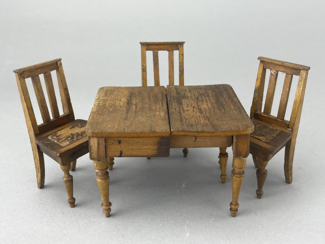 Schneegas Extendable Table W/ 3 Chairs (1 of 5)