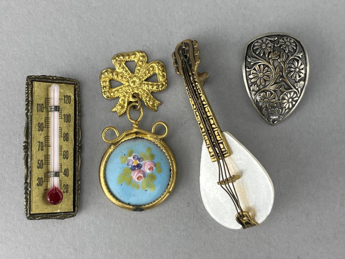 4 Pieces Of Jewelry For Dollhouse Use (1 of 4)
