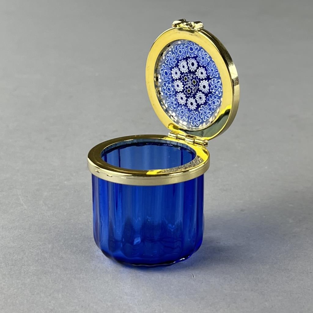 Venetian Murano Millefiori Art Glass Lidded Jar: Venetian Murano millefiori art glass jar, with hinged lid and bow clasp, late 20th Century, 1-7/8" (D) x 1-3/4" (H). SHIPPING: In-House Shippi