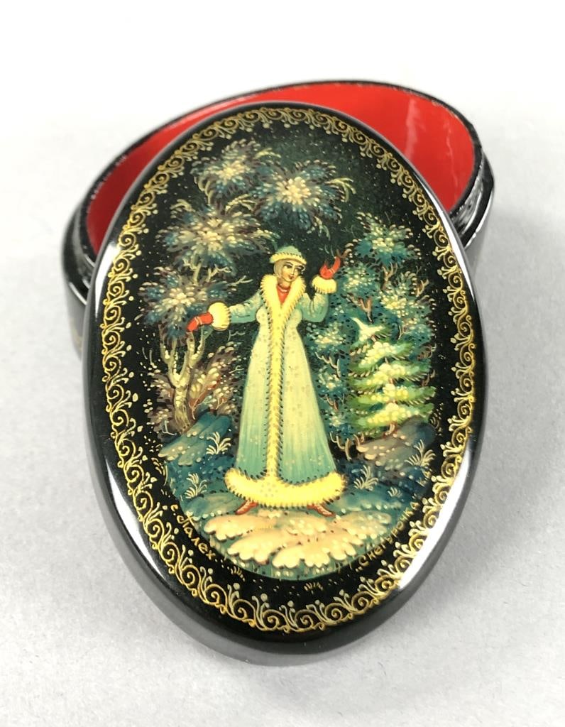 Russian Palekh Lacquer Box Snow Maiden (1 of 9)