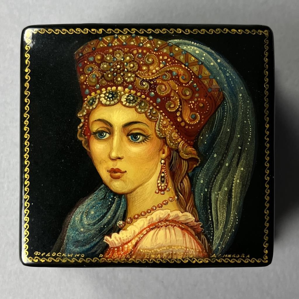 Russian Fedoskino Lacquer Box Russian Beauty (1 of 7)