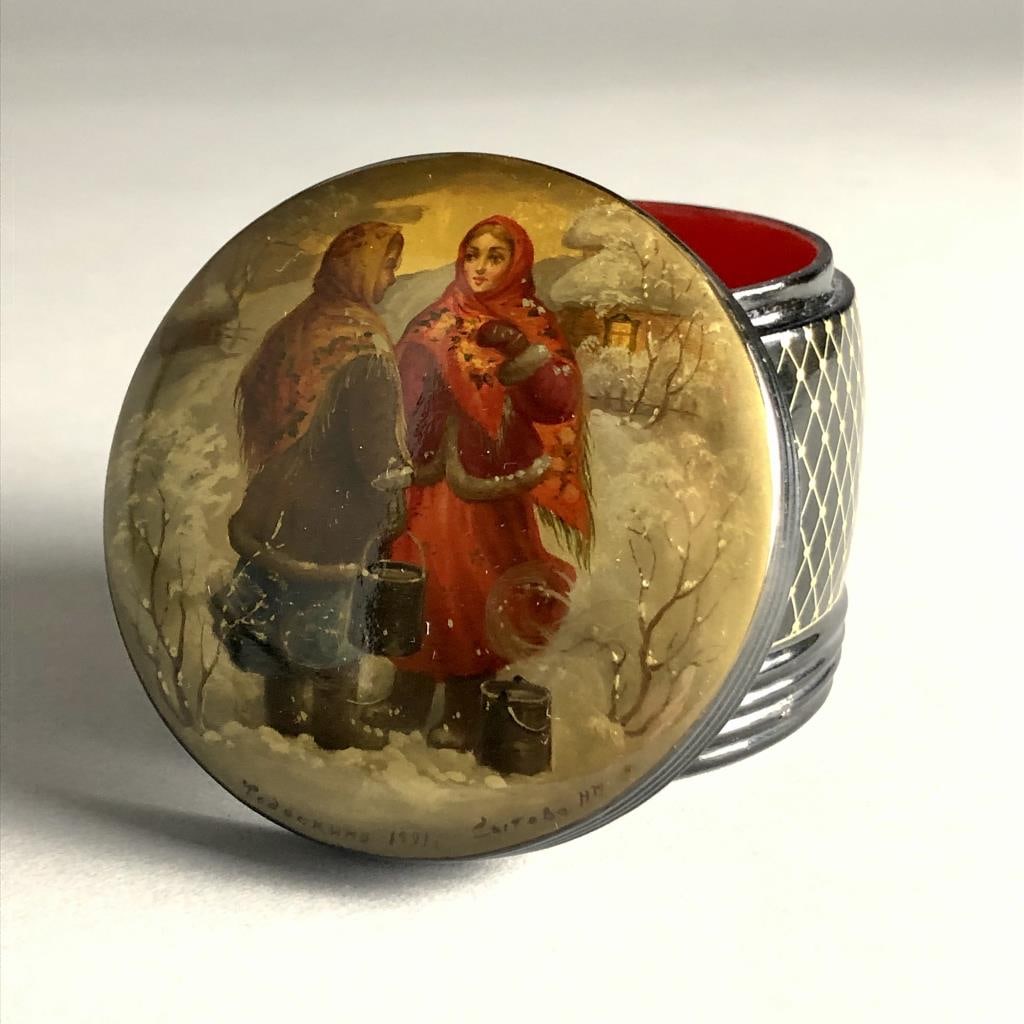 Russian Fedoskino Lacquer Box 2 Girls in the Snow (1 of 12)