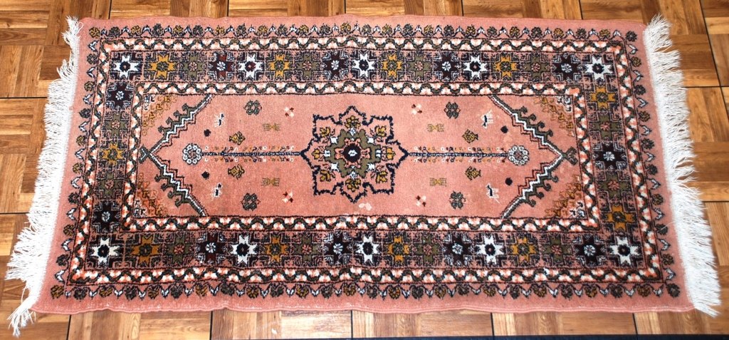 2' 7"by 4'10" Moroccan Hand Woven Rug: 2' 7"by 4'10" Moroccan Hand Woven Rug