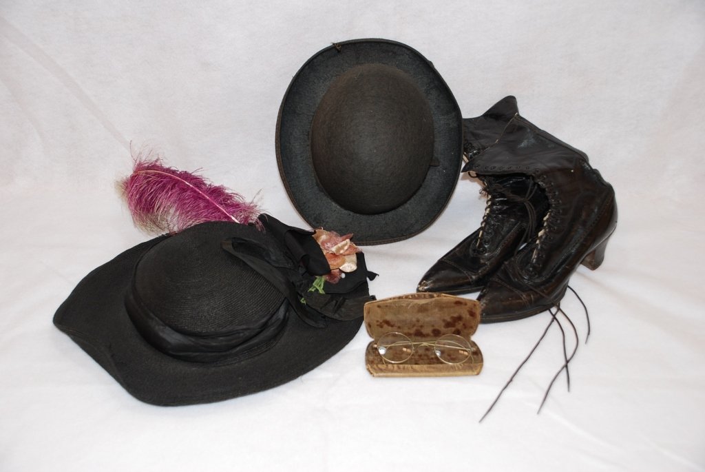 Vintage Box Lot: Glasses have case Ladies Shoes, Ladies Hat, Mens Hat, & Glasses
