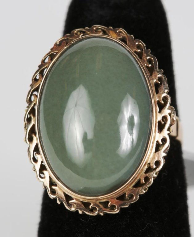 VINTAGE 14k YG & JADE CABICHON DINNER RING (1 of 3)