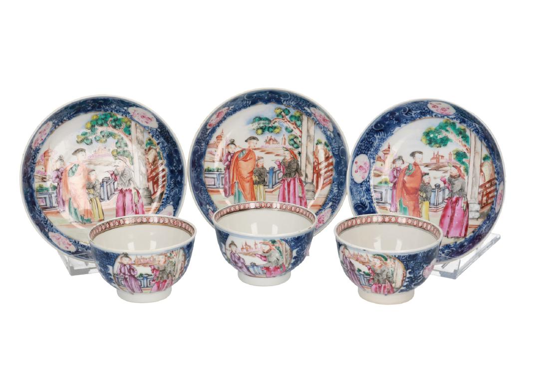 A lot of three polychrome porcelain Mandarin cups with (1 of 8)