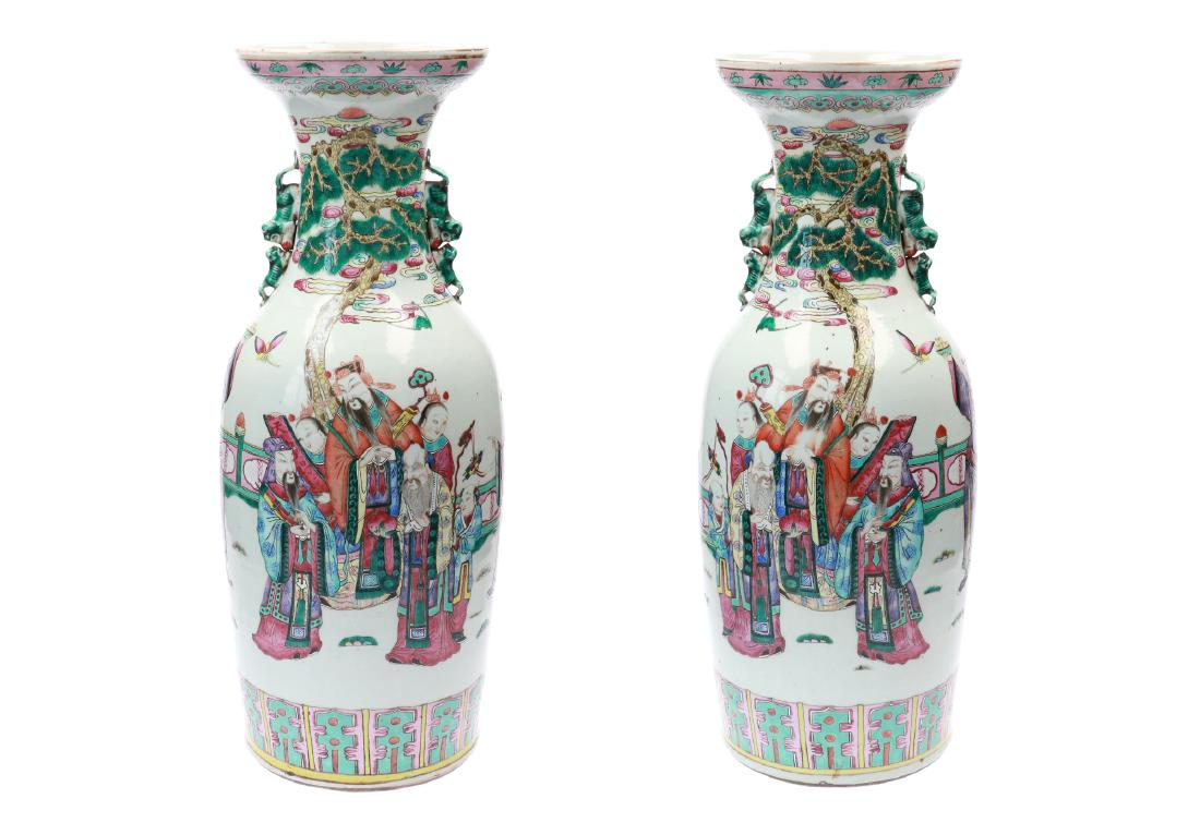 A lot of two polychrome porcelain vases, decorated with (1 of 13)
