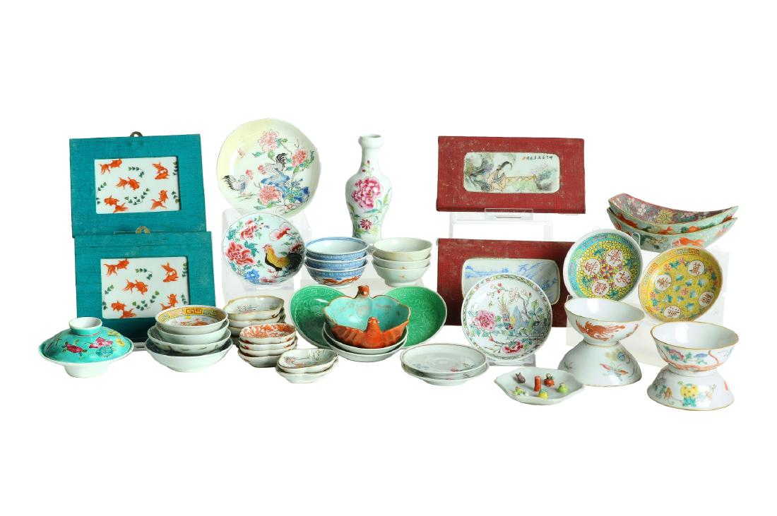 A various lot of ca. 45 porcelain objects, including (1 of 1)